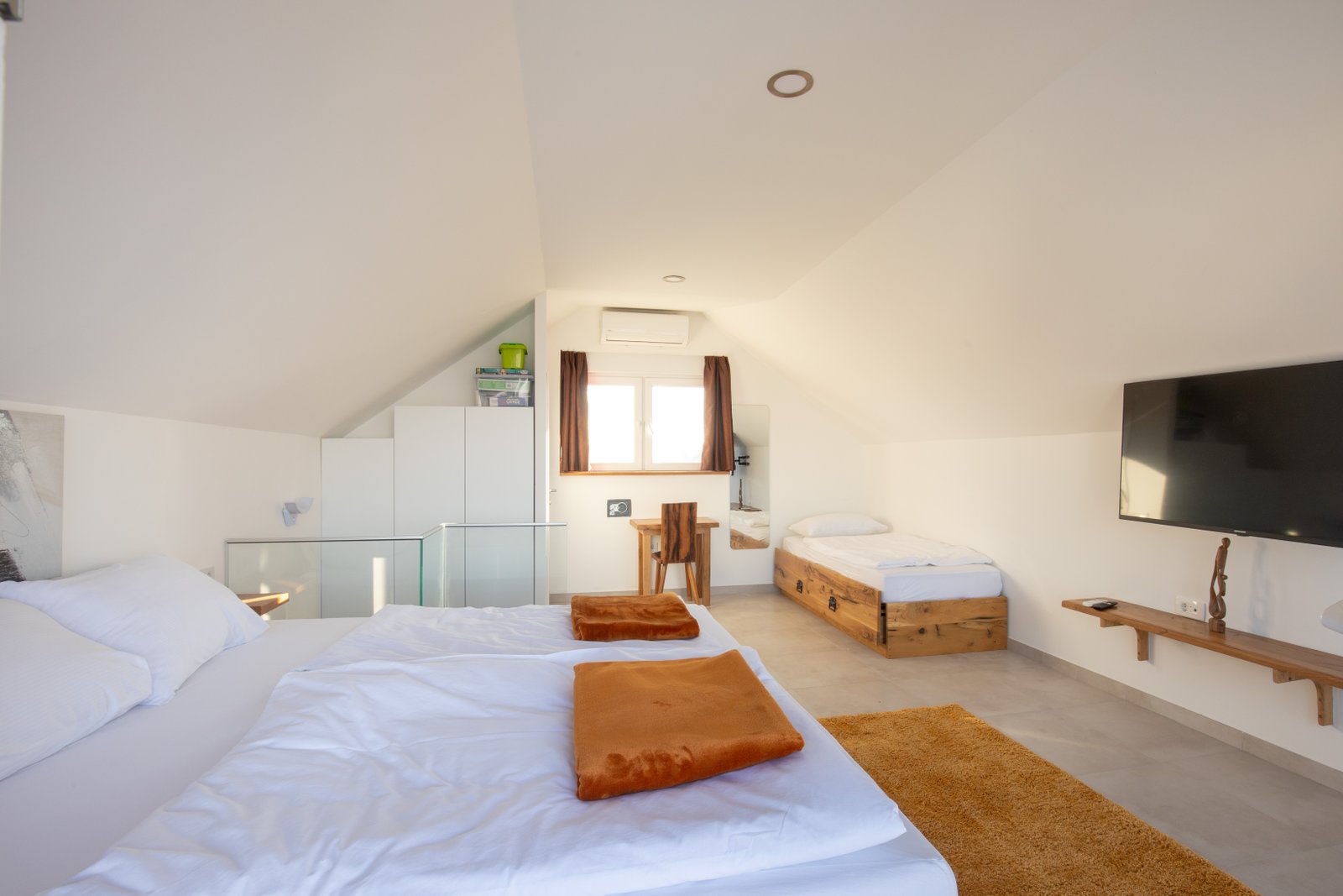 Soba za spavanje s pogledom na Dunav