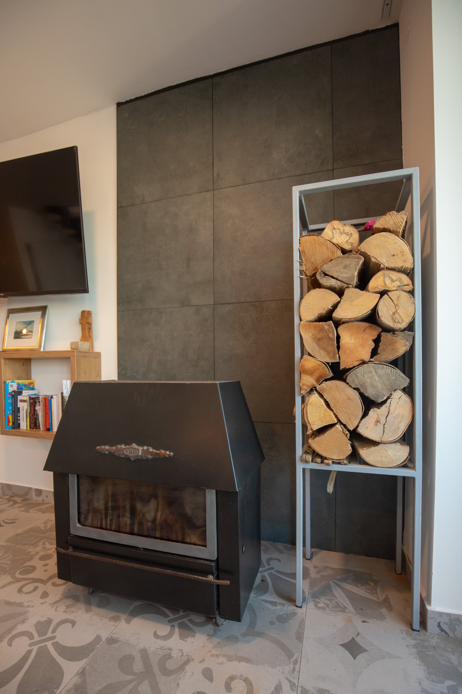 Kamin u dnevnom boravku